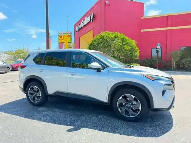 2025 Nissan Rogue SV FWD's photo