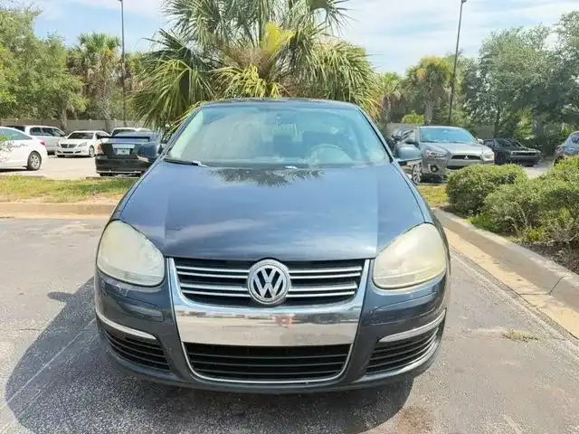 2010 Volkswagen Jetta SE 6AT's photo
