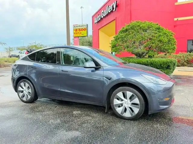 2023 Tesla Model Y Long Range Dual Motor All-Wheel Drive's photo