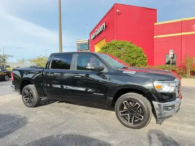 2019 RAM 1500 Big Horn/Lone Star 4WD Crew Cab 5'7's photo