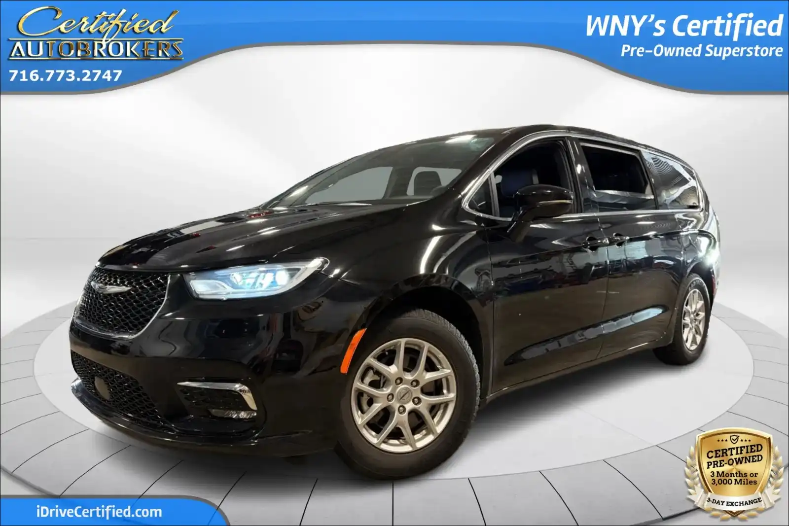2025 Chrysler Pacifica Select's photo