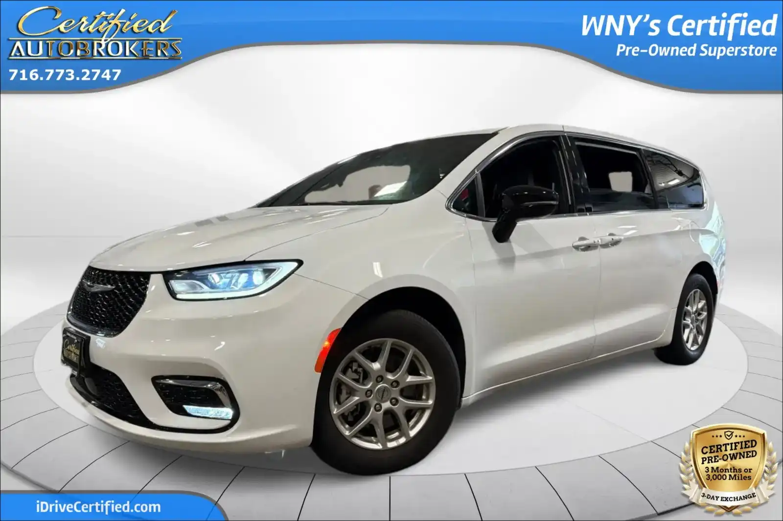 2025 Chrysler Pacifica Select's photo