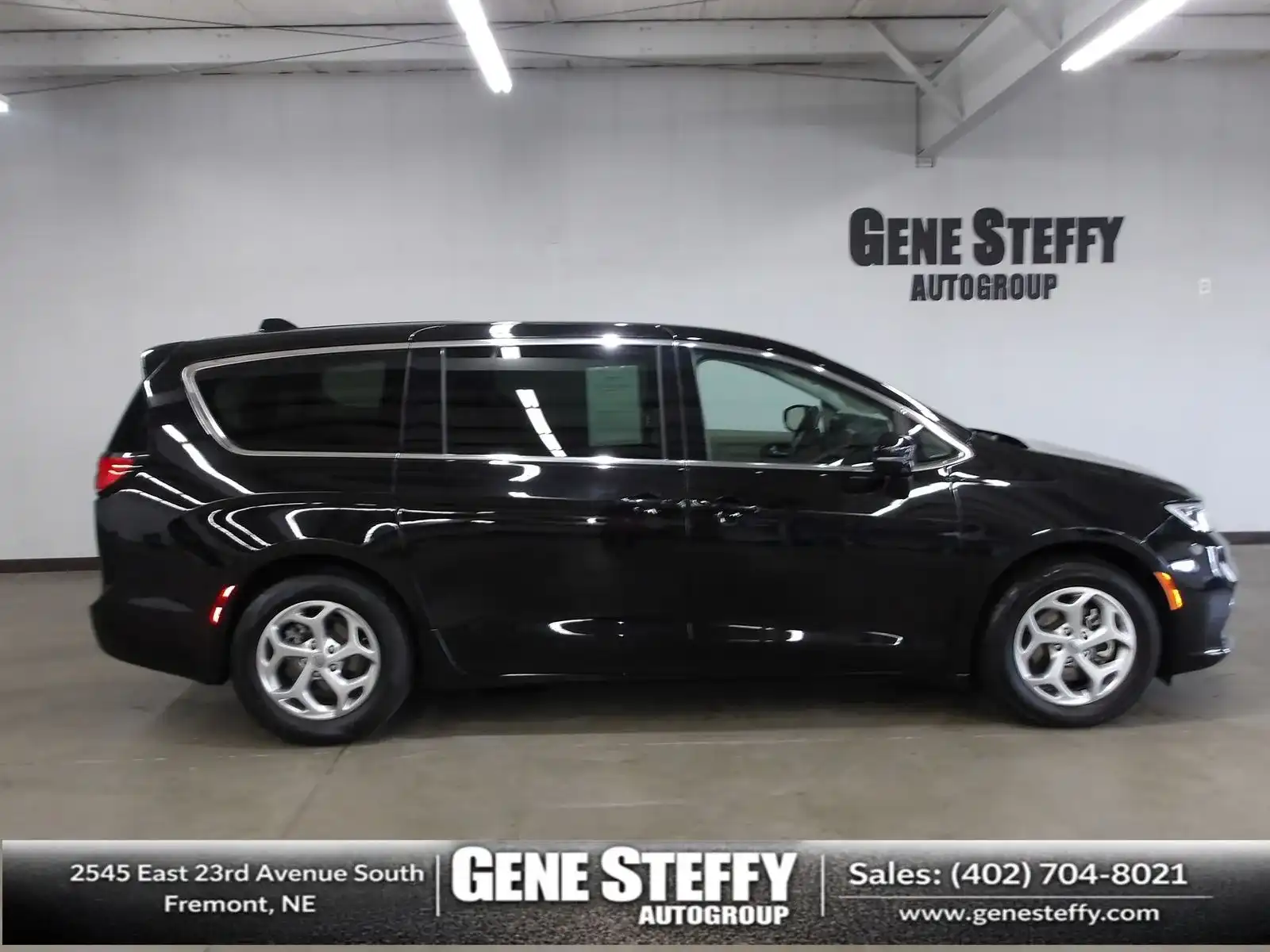 2024 Chrysler Pacifica Limited's photo