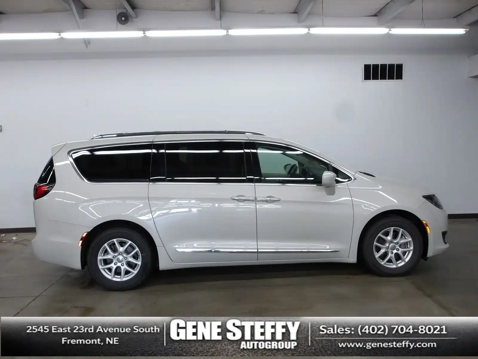 2020 Chrysler Pacifica Touring L's photo
