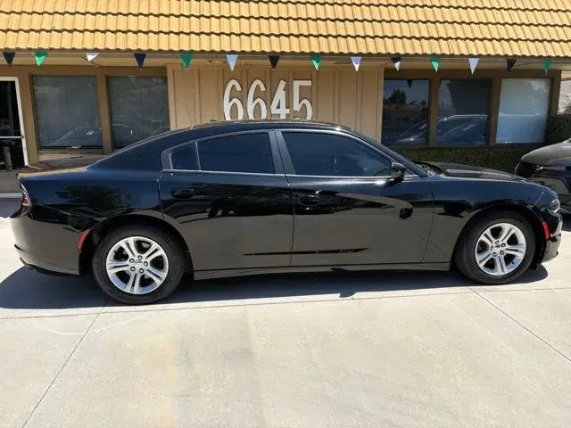 2021 Dodge Charger SXT photo 4