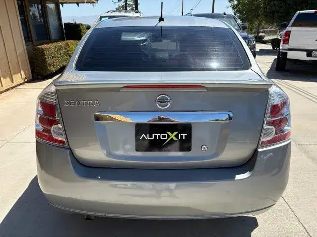 2012 Nissan Sentra 2.0 S CVT photo 5