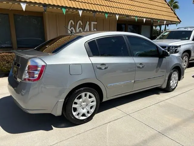 2012 Nissan Sentra 2.0 S CVT photo 3