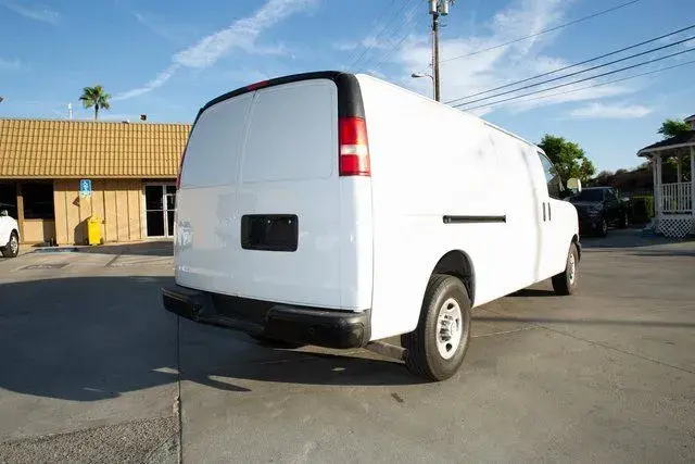 2018 Chevrolet Express 3500 Extended Work Van photo 4