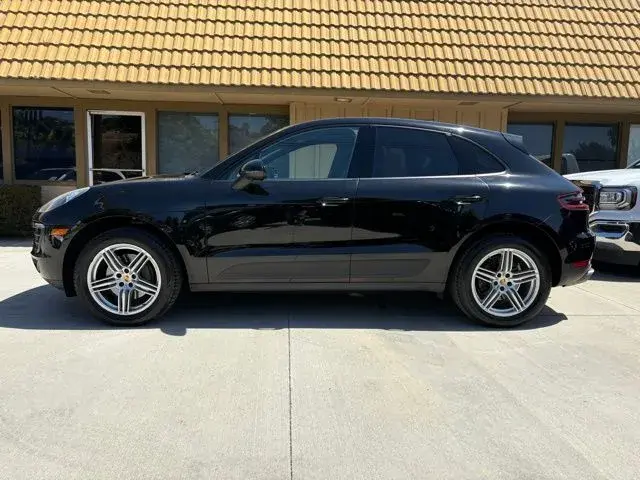 2017 Porsche Macan Base photo 3