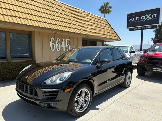 2017 Porsche Macan Base photo 1