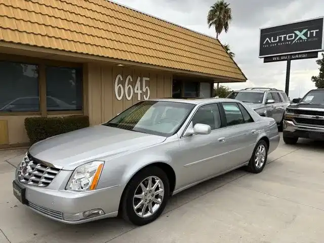 2010 Cadillac DTS Luxury Collection's photo