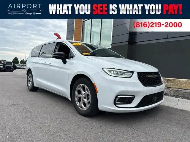 2024 Chrysler Pacifica Limited's photo
