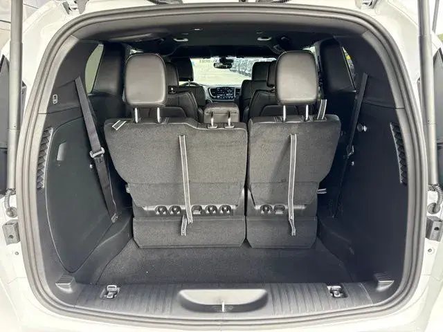 2027 Chrysler Pacifica Select photo 5