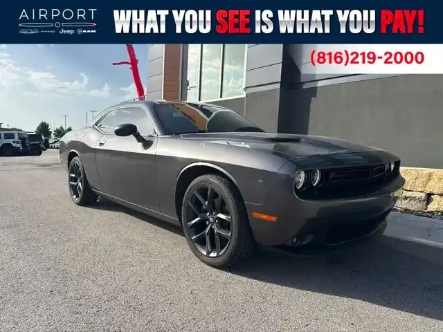 2022 Dodge Challenger SXT Auto's photo