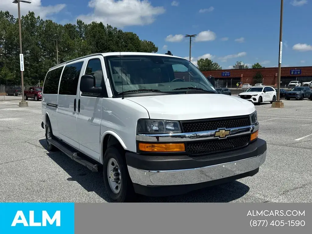 2025 Chevrolet Express 3500 LT Extended photo 3