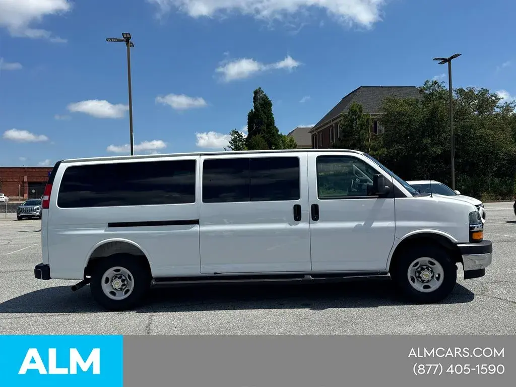 2025 Chevrolet Express 3500 LT Extended photo 5
