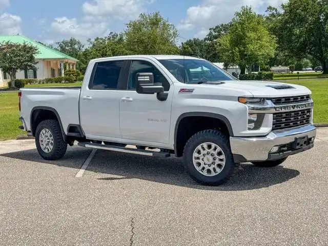 2023 Chevrolet Silverado HD LT 4WD Crew Cab Long Box's photo