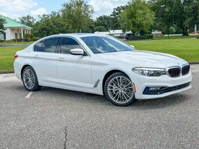 2018 BMW 5 Series 530i xDrive Sedan's photo