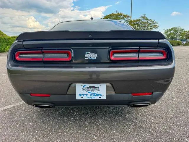 2023 Dodge Challenger SXT Auto photo 4