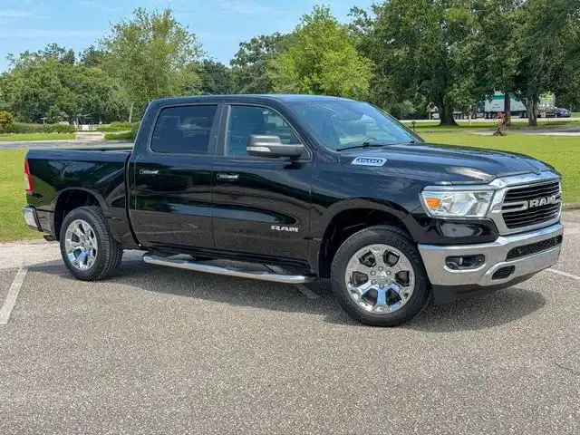 2019 RAM 1500 Big Horn/Lone Star 4x4 Crew Cab 5'7's photo