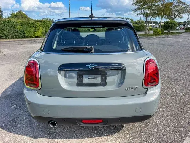 2021 MINI Hardtop Cooper photo 4