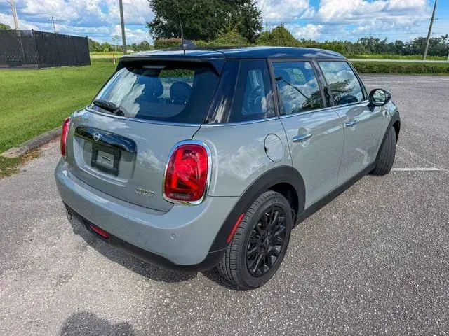 2021 MINI Hardtop Cooper photo 3
