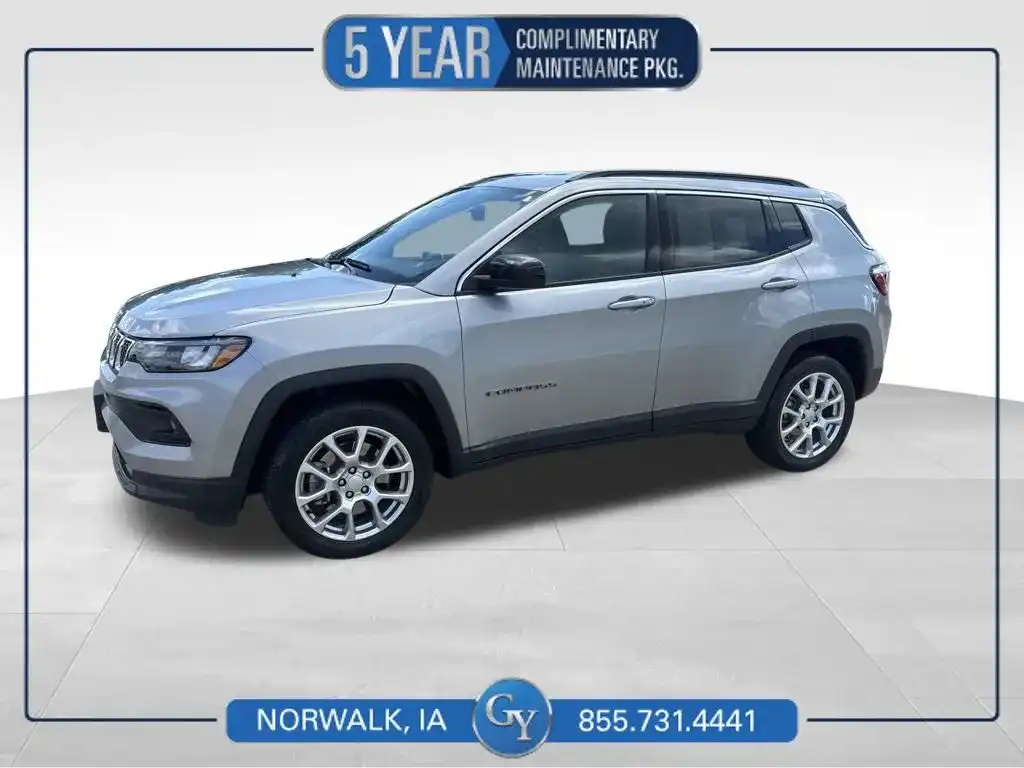2023 Jeep Compass Latitude Lux 4X4's photo