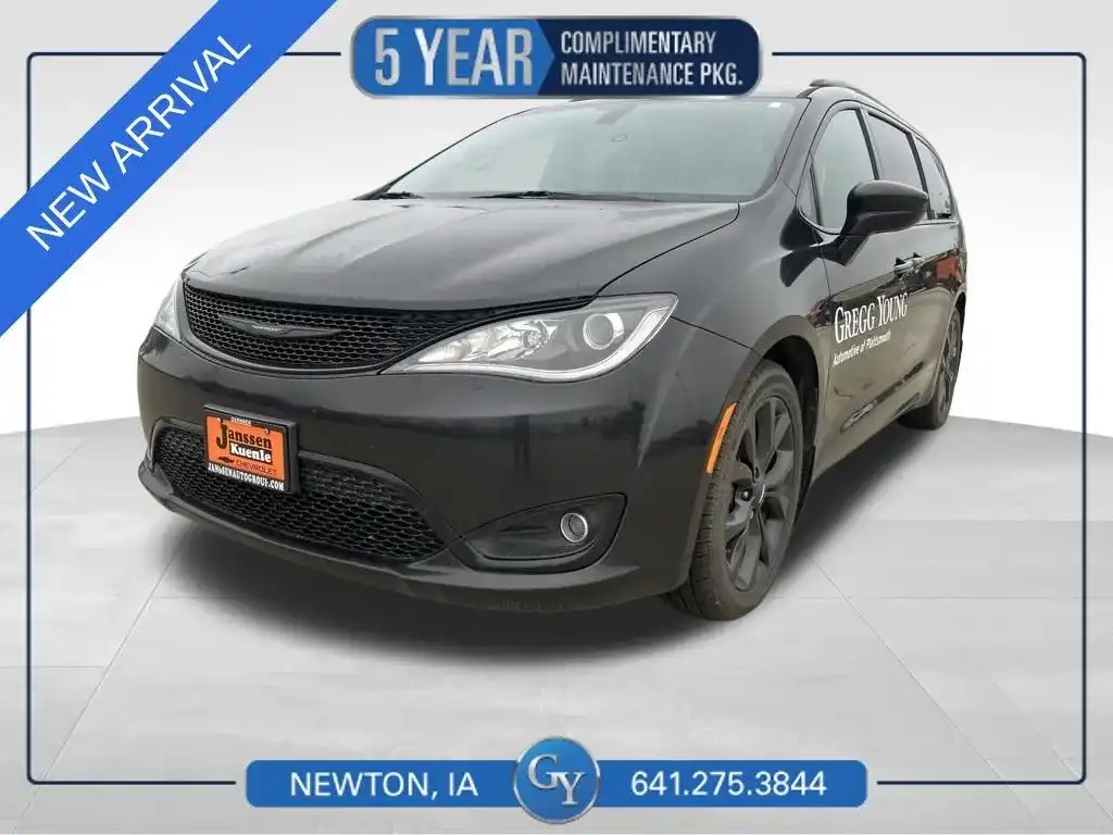 2018 Chrysler Pacifica Touring L's photo