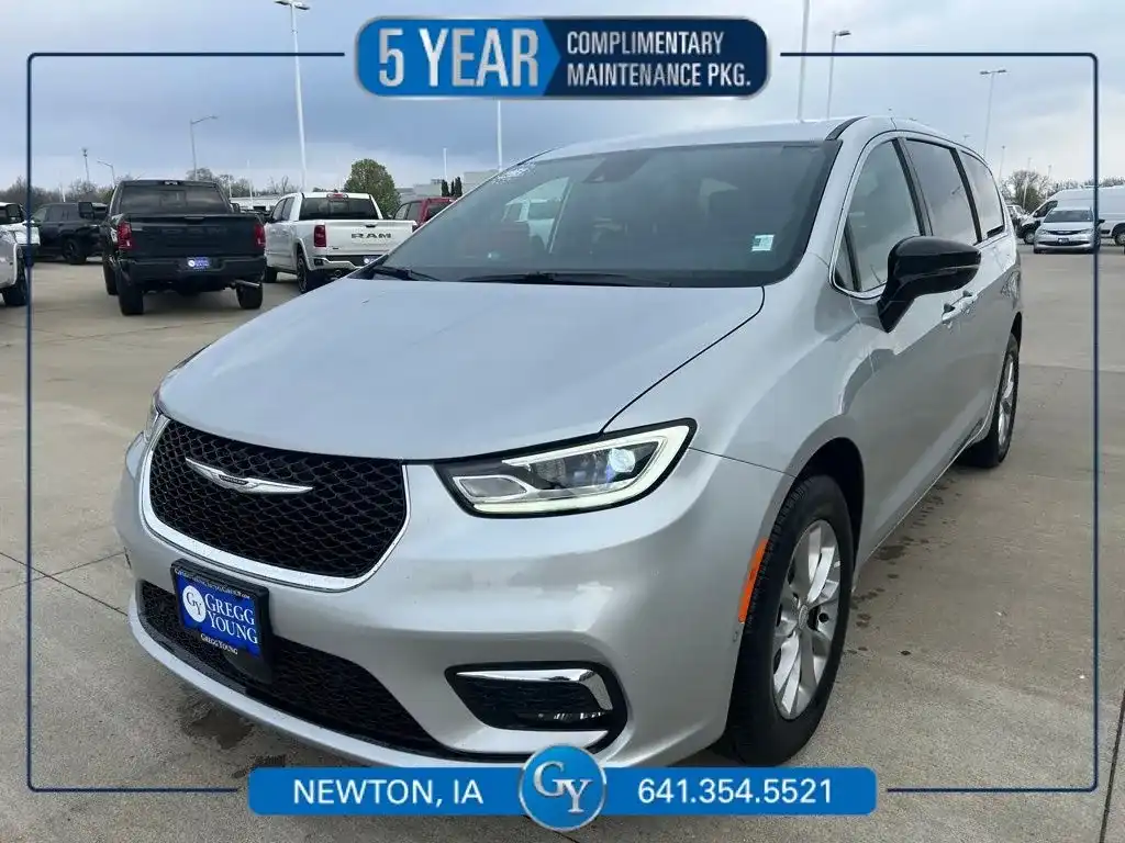 2026 Chrysler Pacifica Select AWD's photo