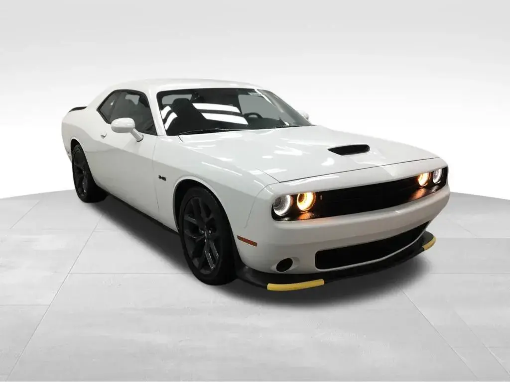 2023 Dodge Challenger R/T photo 3