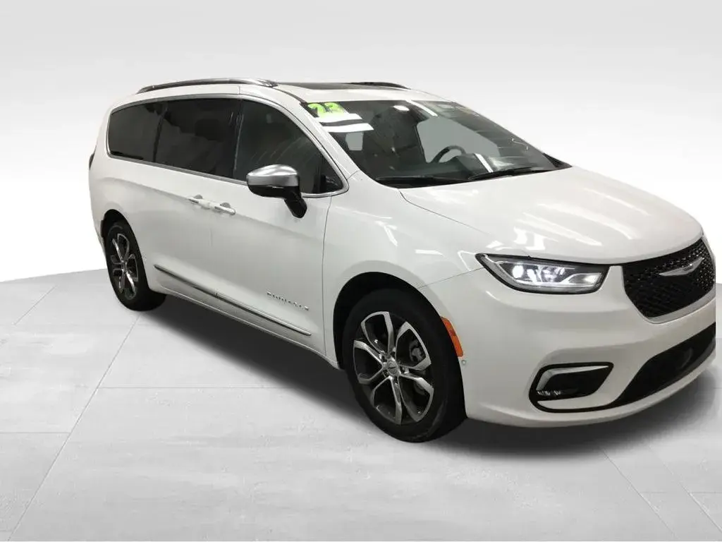 2023 Chrysler Pacifica Pinnacle AWD photo 4