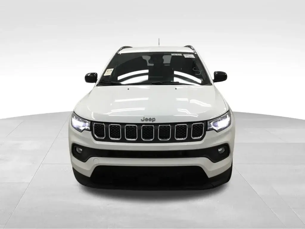 2023 Jeep Compass Latitude 4X4 photo 3