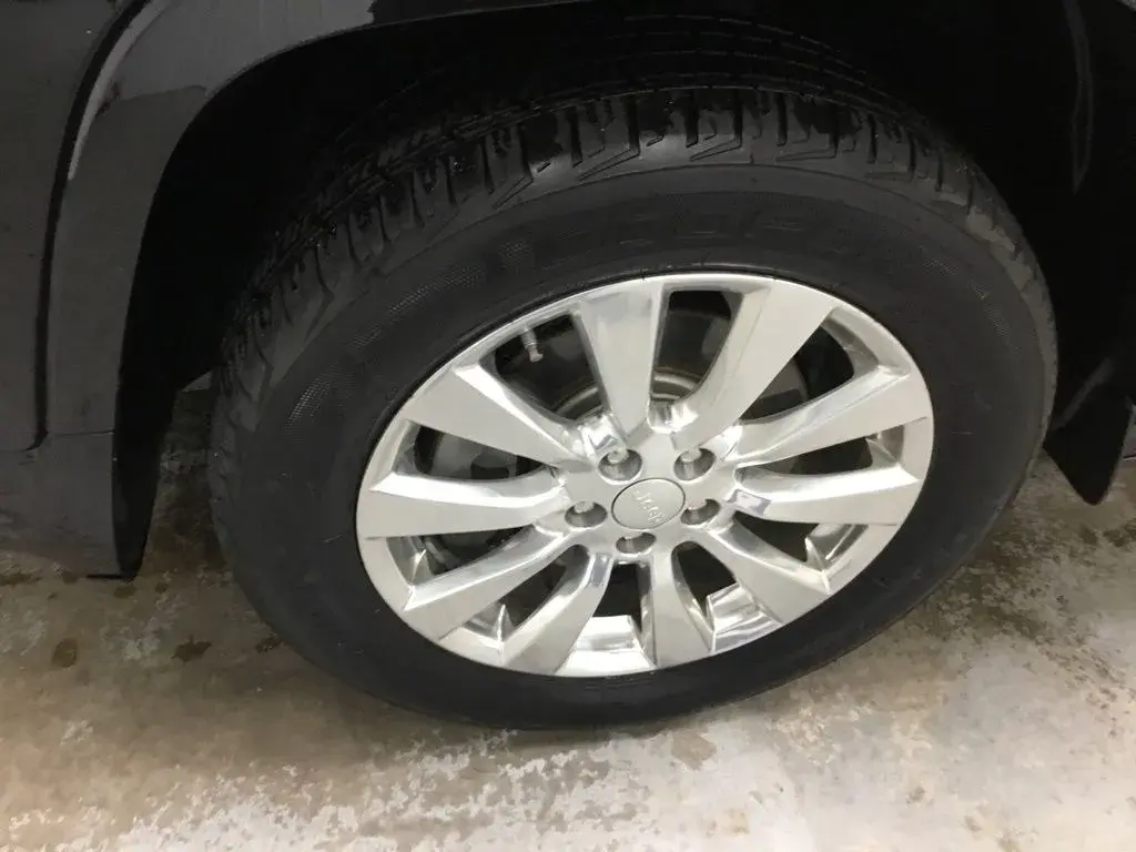 2018 Jeep Cherokee Overland 4WD photo 4