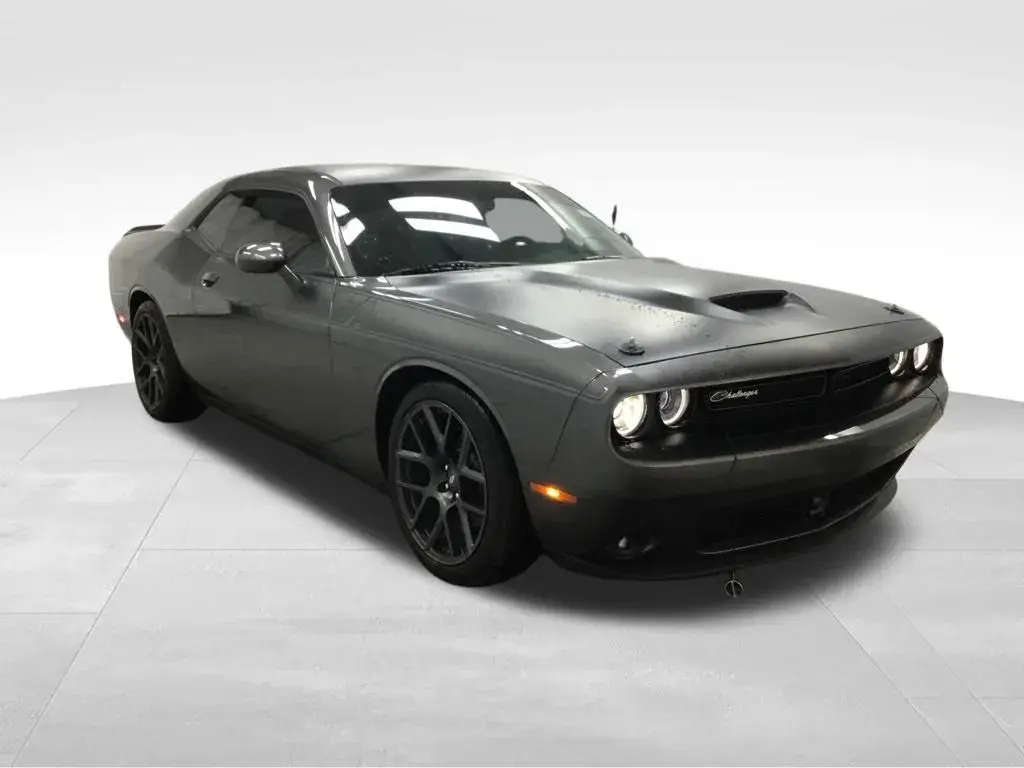 2017 Dodge Challenger Plus T/A photo 3