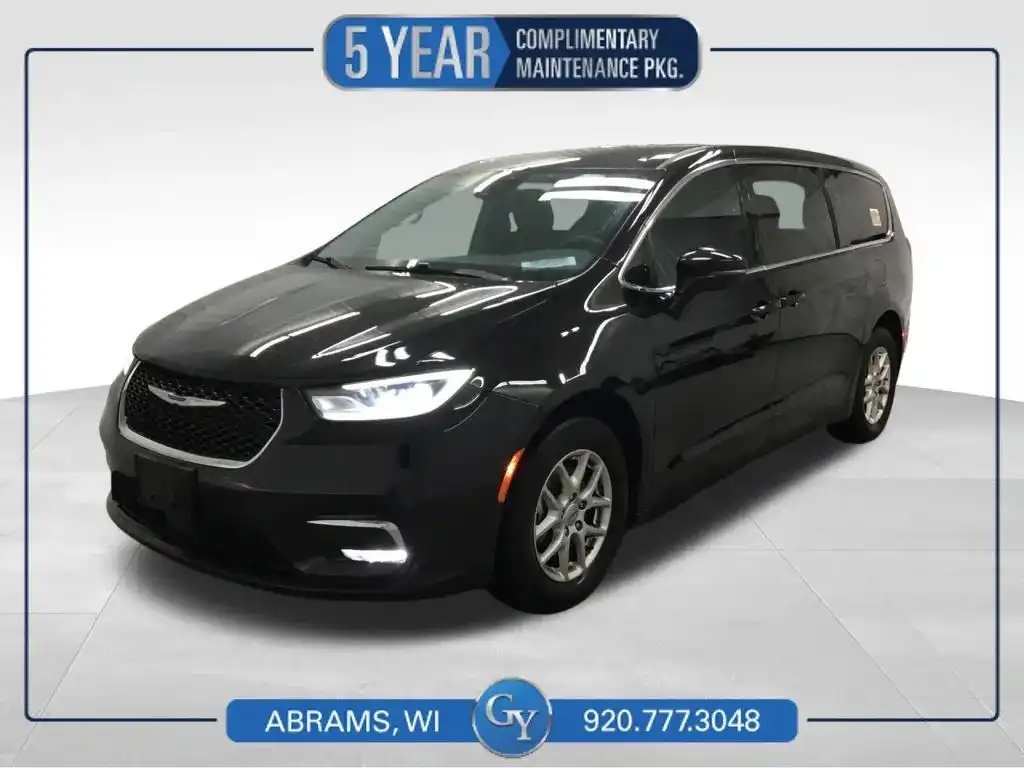 2024 Chrysler Pacifica Touring's photo