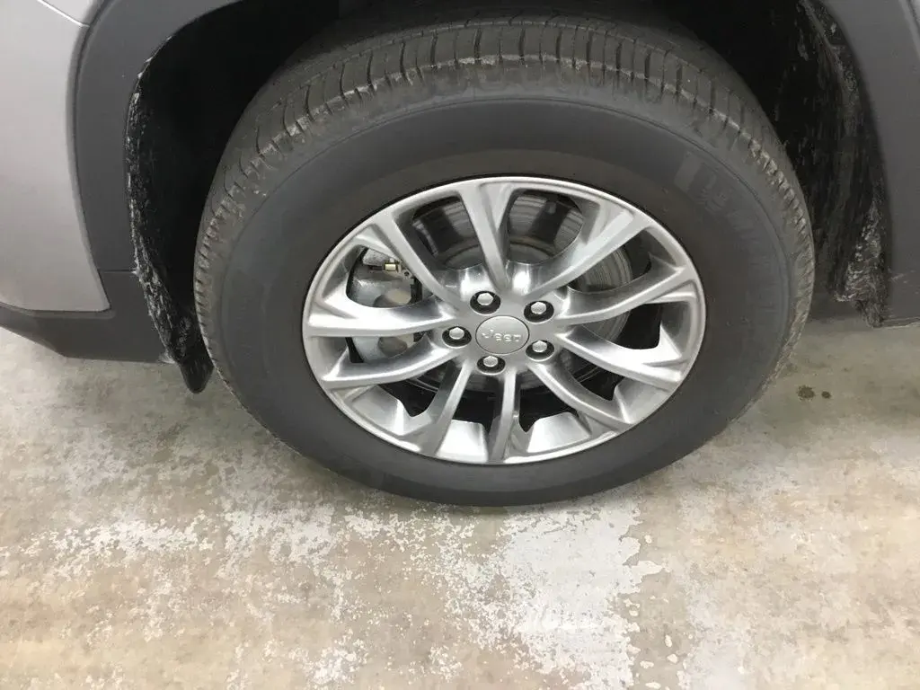 2019 Jeep Cherokee Latitude Plus photo 5