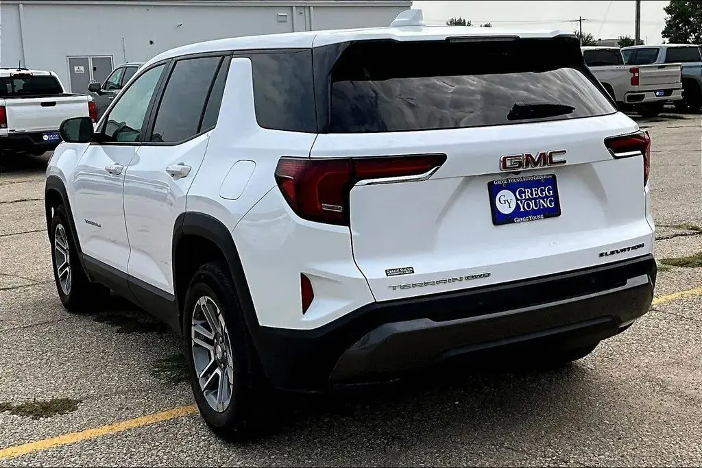 2025 GMC Terrain Elevation AWD photo 3