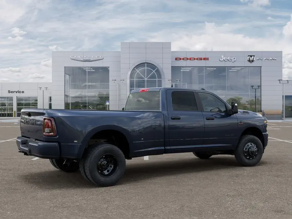 2026 RAM 3500 Big Horn 4X4 Crew Cab LWB photo 4