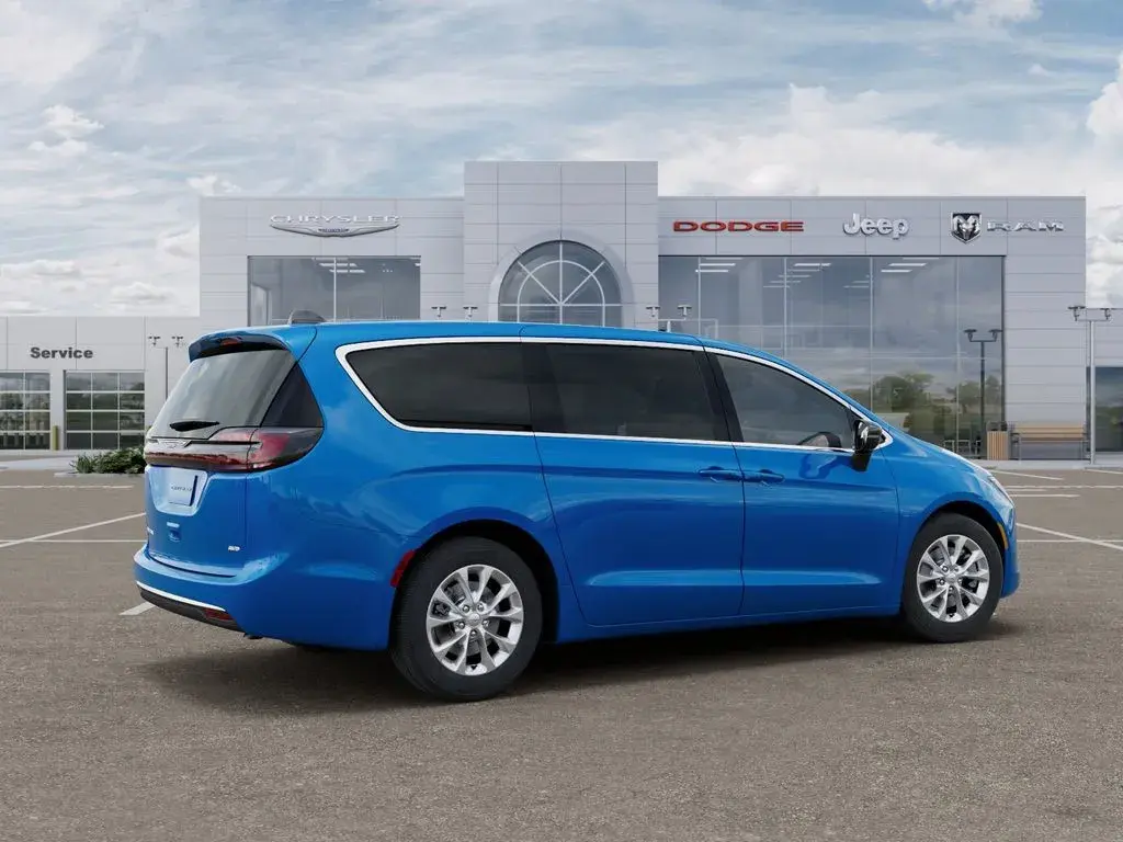 2027 Chrysler Pacifica Select AWD photo 4