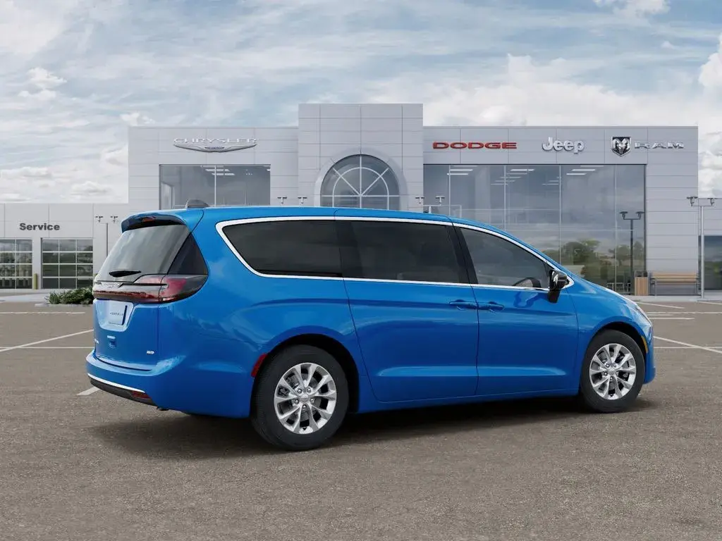 2027 Chrysler Pacifica Select AWD photo 4