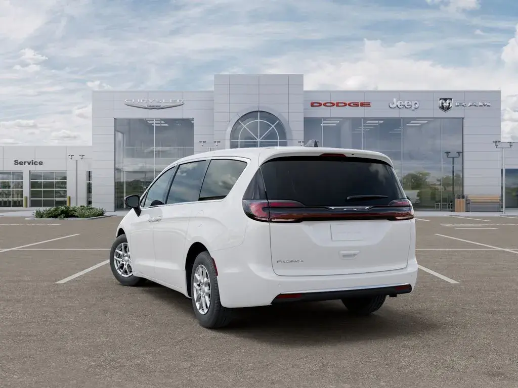 2027 Chrysler Pacifica Select photo 3
