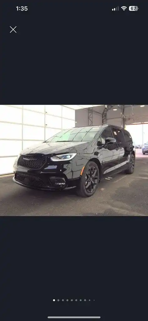 2024 Chrysler Pacifica Limited's photo