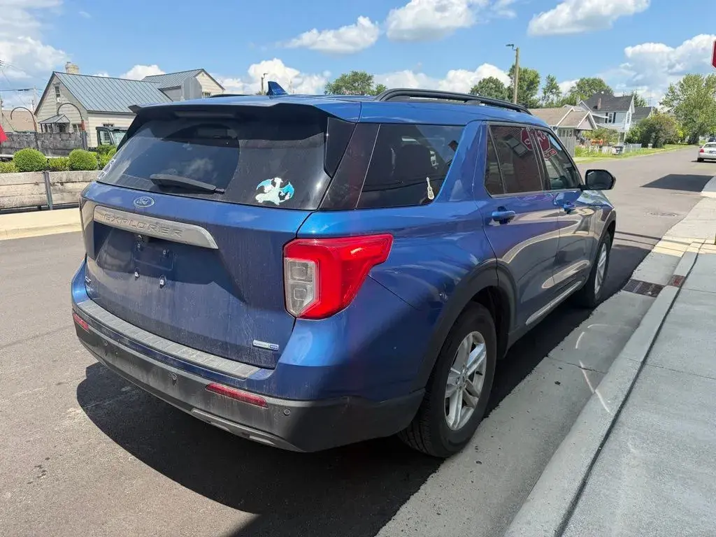 2020 Ford Explorer XLT 4WD photo 3