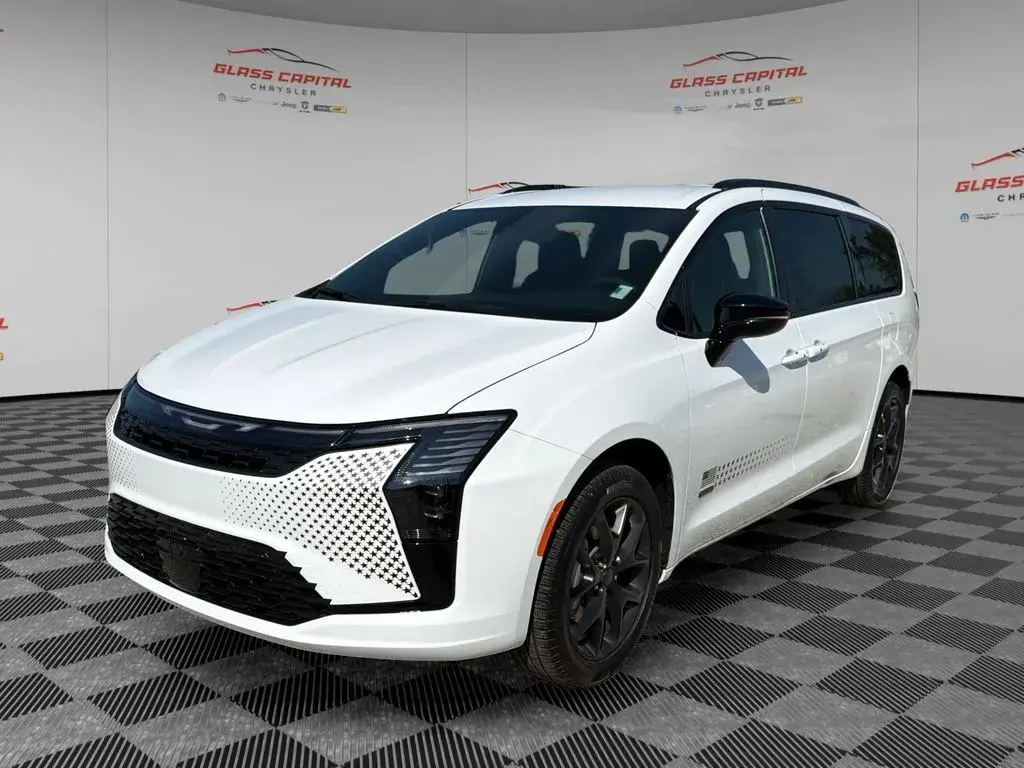 2027 Chrysler Pacifica Select AWD photo 3