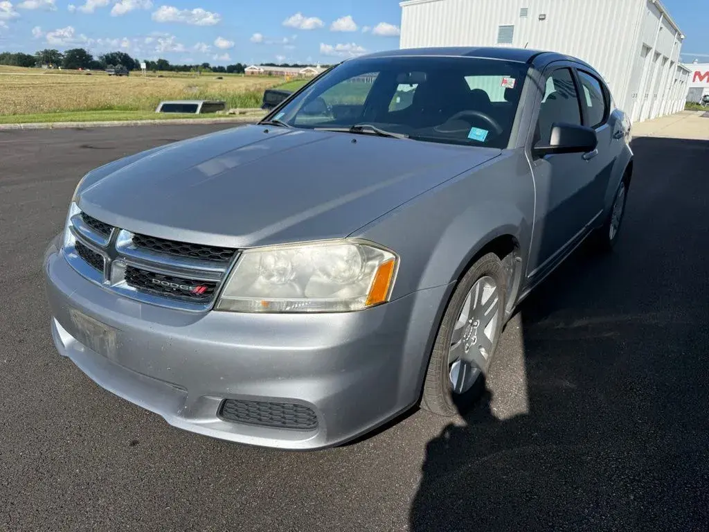 2013 Dodge Avenger SE photo 4