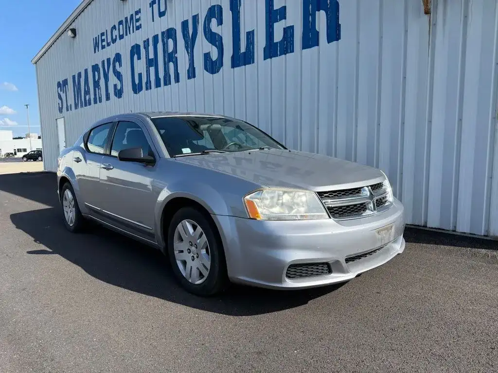 2013 Dodge Avenger SE's photo
