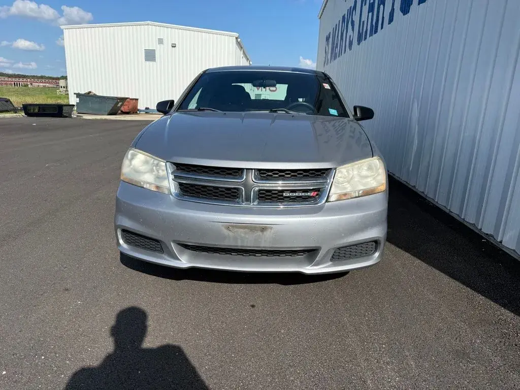 2013 Dodge Avenger SE photo 3