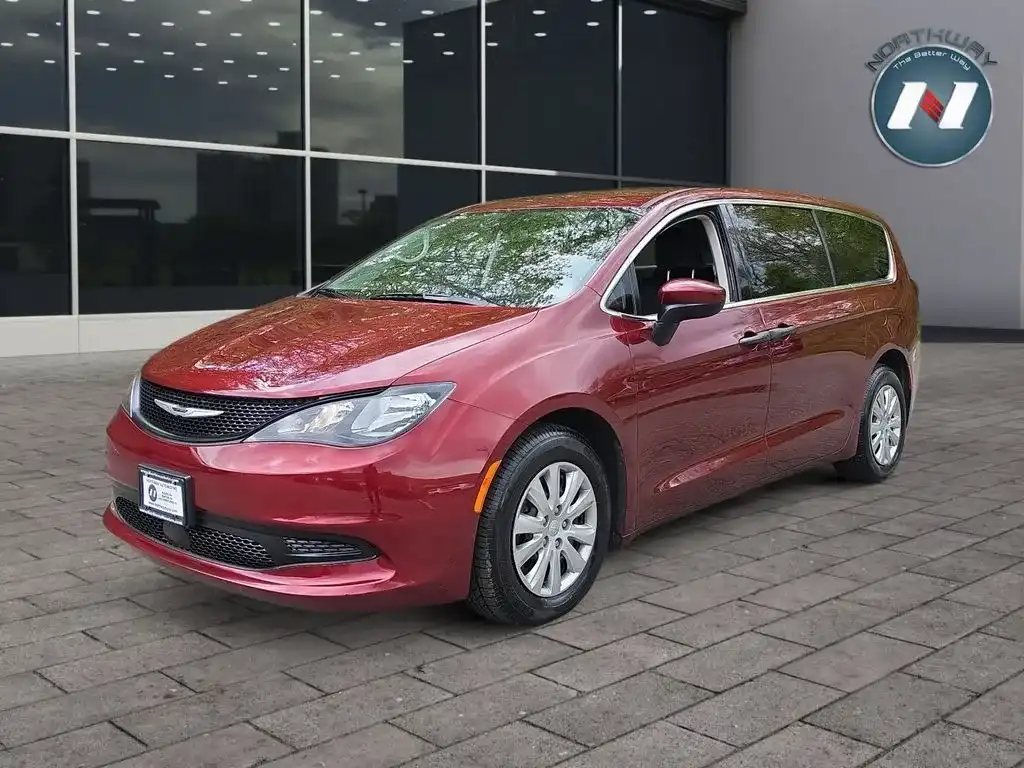 2021 Chrysler Voyager L's photo