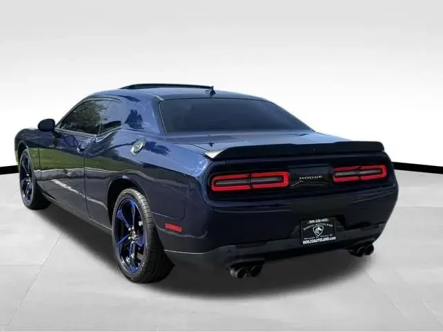 2016 Dodge Challenger R/T photo 4
