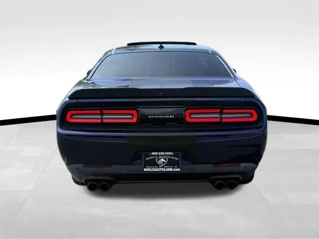 2016 Dodge Challenger R/T photo 5